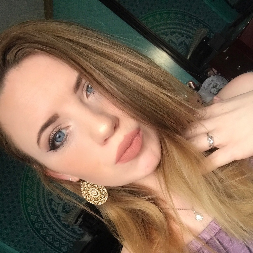 Meet your Posher, Monica